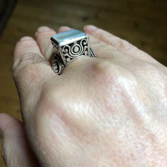 Sterling Silver Mother of Pearl Size 8 Ring - Picture 4 of 7